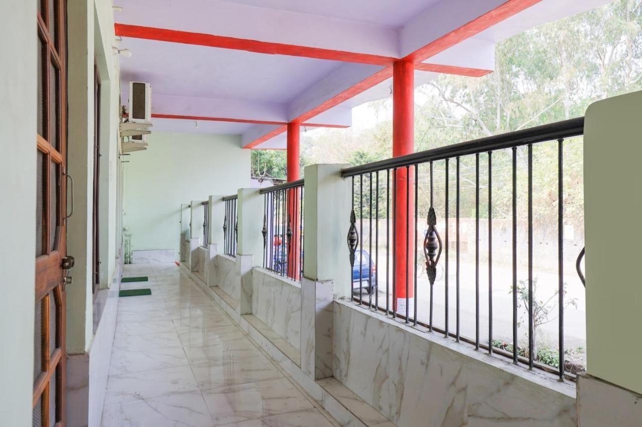 Hotel Chitrarth & Party Lawn Haldwāni Exterior foto